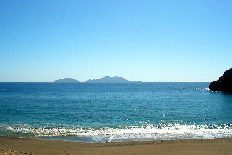 Agios Pavlos: View of the Paximadia Islands